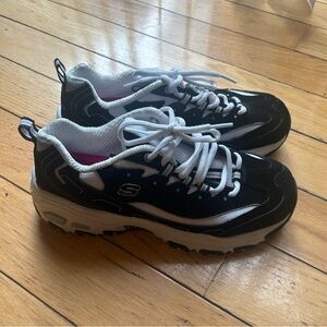 SKECHERS DELITES SIZE 7. GREAT CONDITION WORN ONCE OR Twice. No box